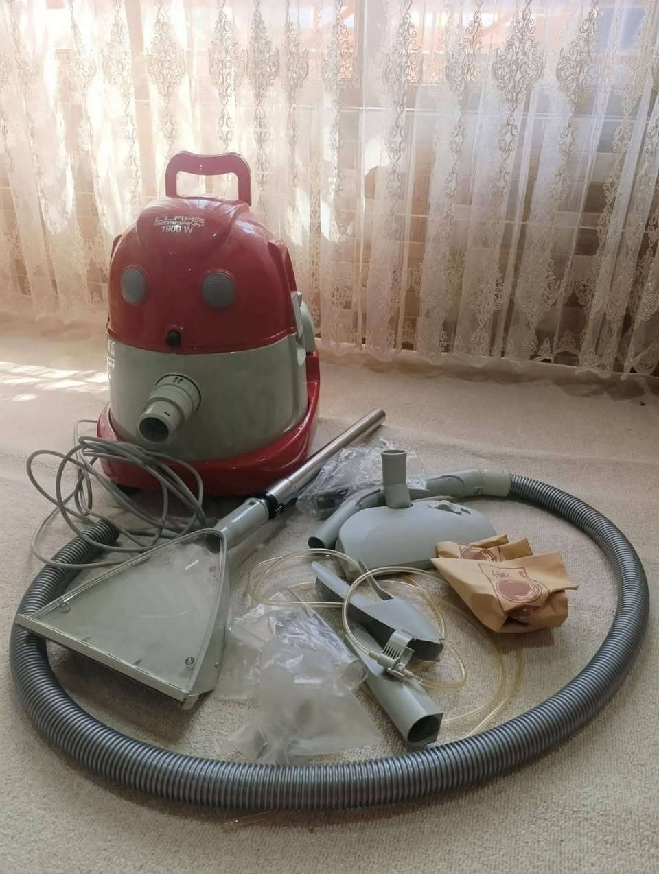 گسکی کارەبای فول مواسەفاتی مارکەی ئەڵمانی ئەسلییە بازاری نیە بۆ تۆز و ئاویش بەکار دێت مارکەی (class) بۆ فرۆشتن
١-بۆ گسکی ناومال 
٢-بۆ فەرش کومبار شۆردن و لێکردنەوەی پەڵە و پیسی 
٣-بۆ قەنەفە شۆردن 
٤- بۆ پاکردنەوە و شۆردنی کوشنی سەیارە و ناو سەیارە 
٥- بۆ تۆز و ئاویش بەکاردێت 
١١لیتریە و چەند دەمێکی تایبەت بەخۆی لەگەلە
بەکارنەهاتوون 
شوێن سلێمانی
***********
نرخی ١١٠ هەزار و مامەلە

گسکی کارەبای فول مواسەفاتی مارکەی ئەڵمانی ئەسلییە بازاری نیە بۆ تۆز و ئاویش بەکار دێت مارکەی (class) بۆ فرۆشتن
