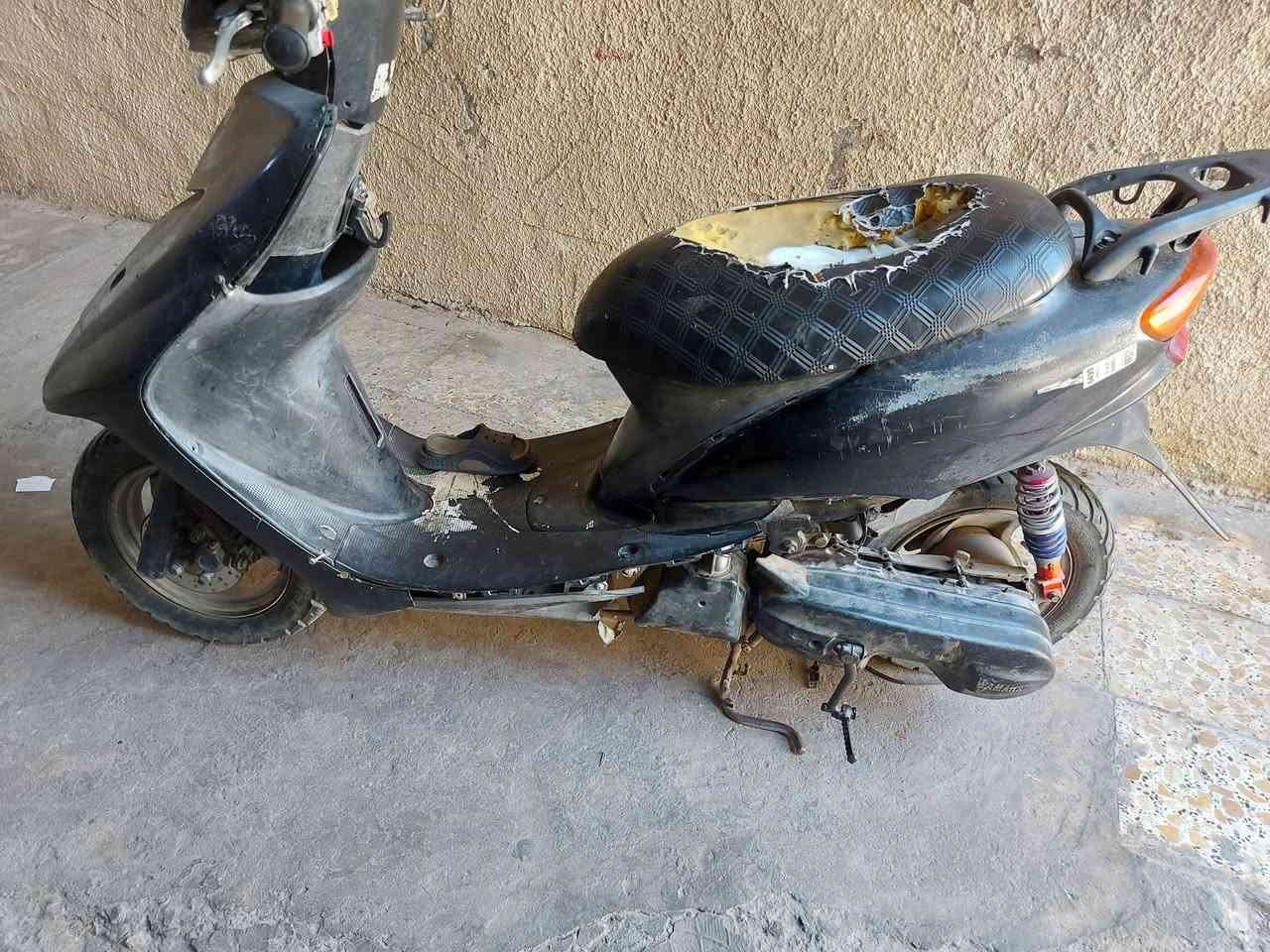 عصفورية شغالة مكينة نظيفة بس الهندر خرط عندي ابيع كوم حديد  
125 الف وبيها مجال
مكانكي بغداد مدينة الصدر 
***********
متواجد فيس مع واتساب
