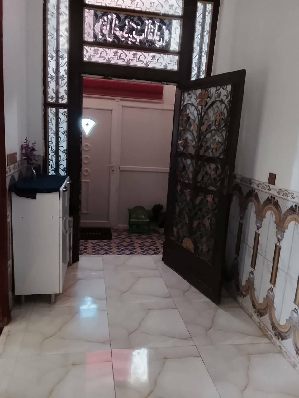 على بركة الله .....
بيت للبيع مساحة 100متر مربع 👍
البيت ركن يقع على شارعين مقابيل البيت ساحة فارغه🌲
واجهية 10متر ونزال 10متر
البيت طابقين كونكريت مسلح كامل على اخر حبه يحتوي الطابق الارضي 
صحيات داخليه و خارجيه واستقبال وغرفه ومطبخ 
الطابق الثاني غرفتين وصاله ومجمع صحي البيت جاهز للسكن عنوانه البيت حي اور الثانيه
للتواصل الاتصال ***********
علما يباع ...البيت على المبادرة في حال كانت معاملة المبادرة كامله... 
ويباع بالنقد,
