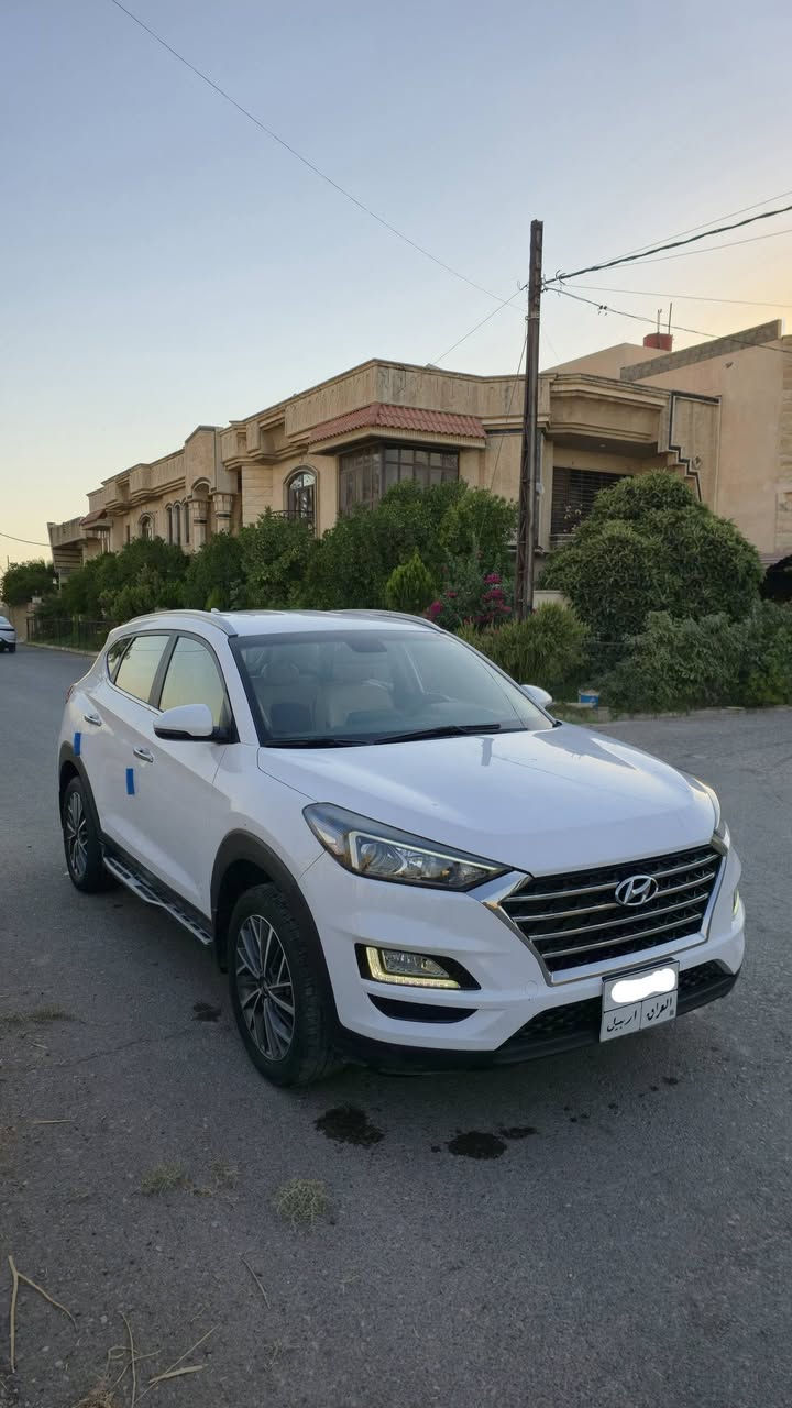 سلام عليكم 
سيارة توسان 2020 
وارد كوري محرك 2.0L
السيارة كلين 
المواصفات:
مقاعد جلد 
التشغيل عن بعد
حساسات امامي خلفي
نظام الدخول الذكي 
كامرة خلفية
بصمة
ماشيه 
33,683 Km
السعر 215$
للتواصل ***********
