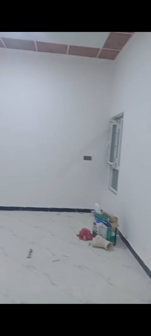 بيت حديث للايجار  محيله شارع الوسطي قرب جامع الحمزه يتكون من غرفه وصاله وستقبال ومطبخ وصحيات خارجي وداخلي سعر350قفل غير قابل للتفاوض ***********
