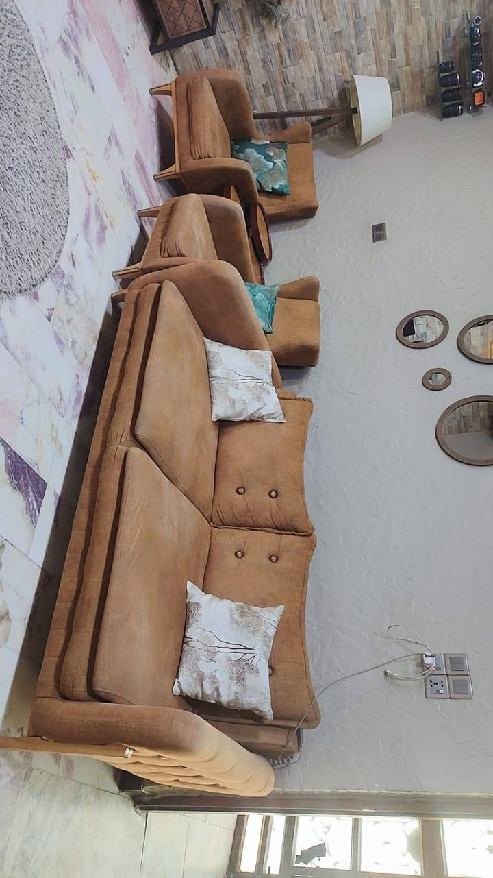السلام عليكم تخم تركي مودرن عشر مقاعد يتحول سرير المكان بغداد الزعفرانيه الرقم *********** السعر 325 وبيه مجال
