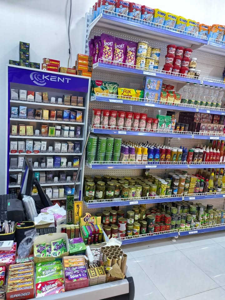 أسواق للبيع بغداد حي الجهاد كاملة اثاث وبضاعة للتواصل ***********
