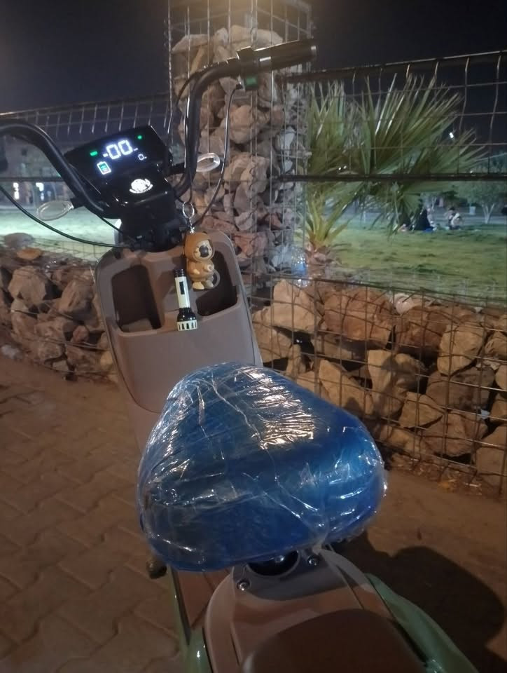 دراجه شحن 
نضيفه كلش ستوني مبدللهن بطاريات وتايرات 
ماطالع بيه ابد لان سافرت وهاي صوره اليوم خذتهن 
مكاني نجف 
للتواصل ***********
