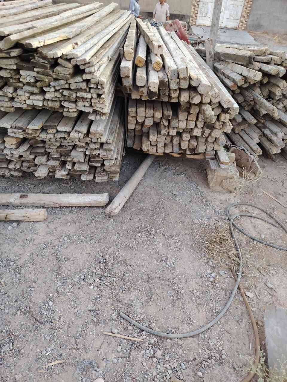 قالب خشب للبيع وجكات عدد٢٨٠  المكان ديالى بعقوبة  وإني مكلف بل نشرهاذه رقم صاحب الخشب***********
