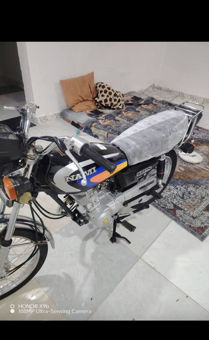 السلام عليكم دراجه للبيع نامه دراجه نضيفه  كلشي عل لبلاد  مكينه مامفتوحه موديل 2022  وسنويه ل2028 مكاني بصره الزبير سعرها 1700 وبيها مجال الشراي ***********

نص مكتوب في الصور:
- O HONOR X9b 108MP Ultra-Sensing Camera
- HONOR X9b
- 108MP Ultra-Sensing Camera
- HONOR X9b 108MP Ultra-Sensing Camera