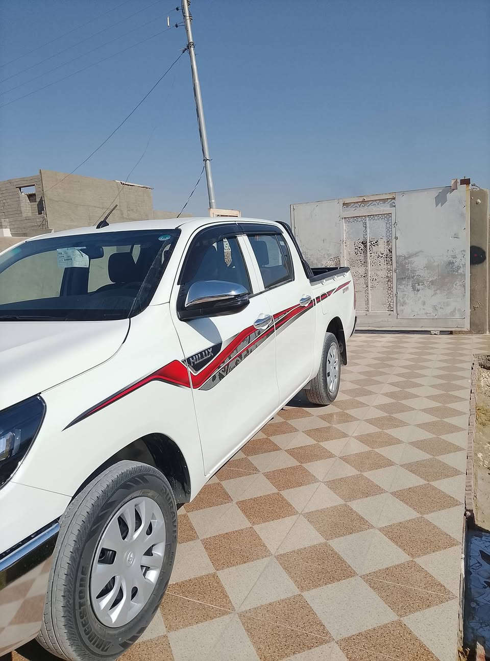 هايلوكس موديل 25ساز كير عادي  سياره ماشيه 4000وضع الزيرو چكه مابيه عده فطر بل جامه مصلح رقم اربيل مكان السياره الرمادي السعر 265وبي مجال حك الجيه تصال ***********
