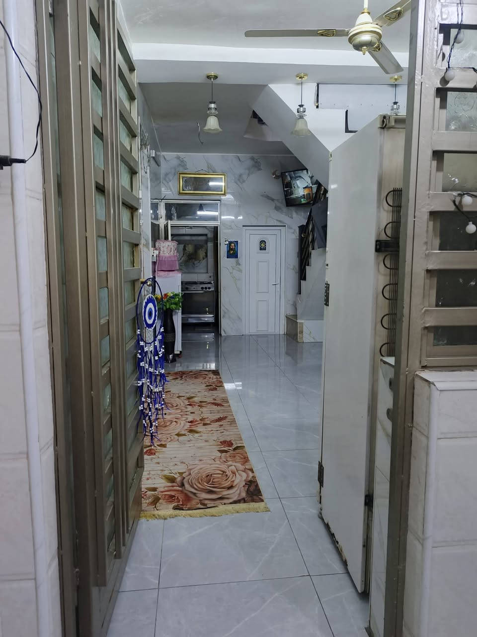 نصف قطعة مدينة الصدر قطاع ٧٩ قرب مدرسة آحد المساحة ٧٢ متر بناء جديد حديث وبيت كامل تجيب غراضك وتجي تكعد للأستفسار اتصل ع الرقم....
***********

