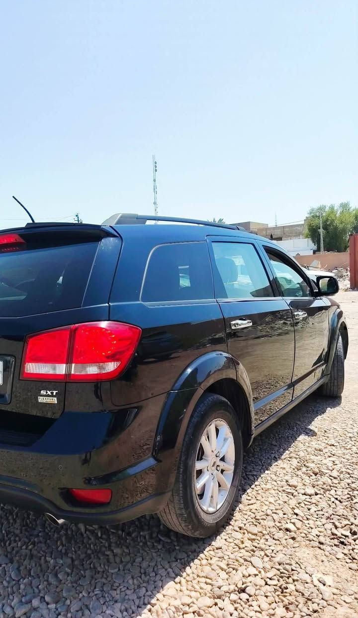 ‏سيارة جورني 2018
‏Sxt  بيه بارد شبر باب الأمامي جهت اليمين ايرباك سليم  محرك خير من الله سنوية باسمي رقم بغداد الإنكليزي سنوية مجددة إلى 2030 باقي التفاصيل اتصل على الرقم ***********
