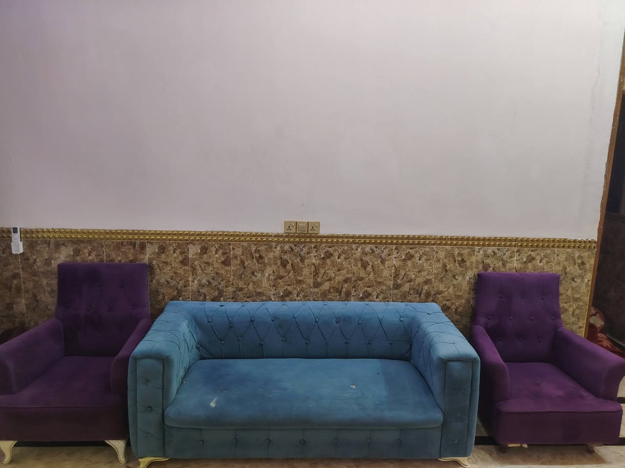 سلام عليكم تخم لبيع
كراسي ثنين
وكرويته ام ثلاث نفرات
نضيفات المكان الحمزة الشرقي 
وهاذه رقمي***********
الشراي يدخل خاص
@إشارة
