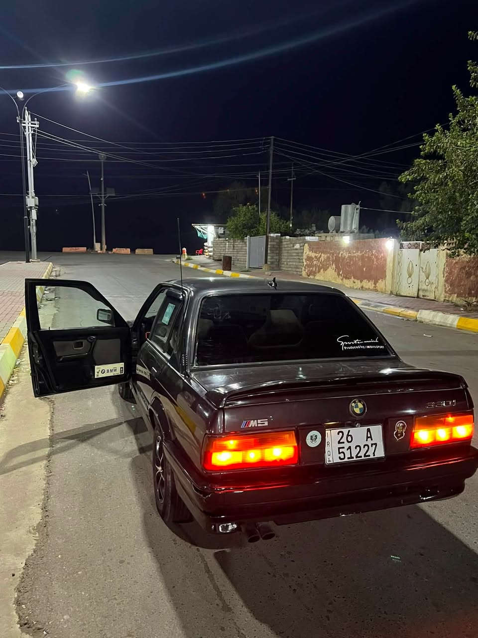 السلام عليكم
اللبيع بي ام زعره موديل 92 جديده 
رقم صلاح الدين دولي بسمي تحويل مباشر 
تخم جديد تواير وياله شديتهم جديد تبريد ثلج محرك V6 كير تماتيك السياره نقصه بس مشط ستيريت البيه شغال بس بي خلل السعر 42وبي مجال مكان السياره الشرقاط 
***********
