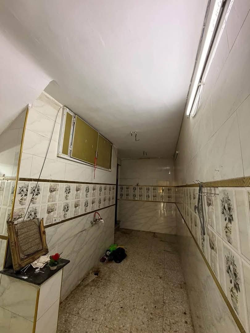 يتوفر بيت سكني بحالة ممتازة وجاهز للسكن.

​المحتويات: غرفتين نوم + مطبخ + صحيات متكاملة.

​الموقع: شارع النخل
​السعر: 650
​للتواصل والاستفسار: ***********
