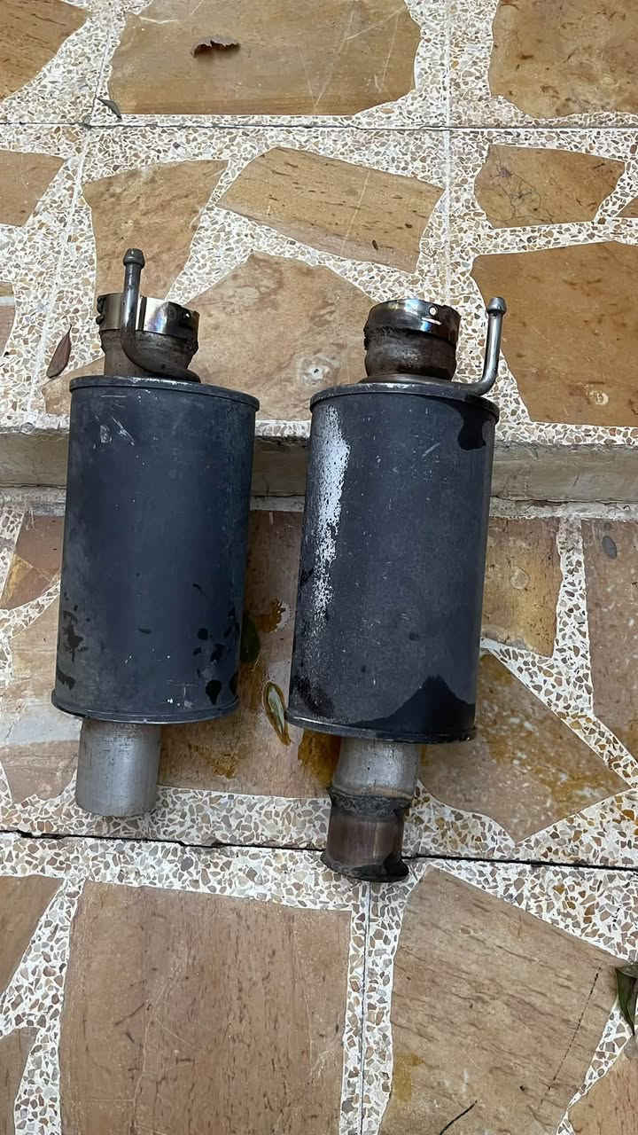من رخصة الادمن
عندي مجموعة غراض للبيع اصليات ونظيفات جدا
1-دبلات امامي خلفي مع لويات لون اصفر SRT فاتحهن من سيارتي ماشيه 22 الف ميل سعرهن كاملات 350$ 
2-دبات لون اسود SRT لا صابغهن ولا ملعوب بيهن ع حطتهن فاتحهن من السياره 250 الف 
3-ارضيات بلاديه  سعرهن  50 الف
4-ستيرن هيتر 50 الف
5-تكمة جانبيه جهةٍ السايق 25 الف 
6-قاعده كيجات تكمة كاربون فايبر ثنائيه 20 الف
7-مجموعه ستدات اصليه كلهن 25 الف
اخوان اي غرض تحتاجوه راسلوني 
او واتسب ***********
