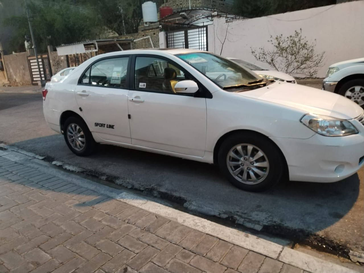 بيوايدي ٢٠١٤ السياره كله على البلاد بصمه اوتو مكفوله من الضربه والتبديل بيها صبغ قليل مكينه كير مكفولات حداده كله جديد مشط دبلات كله جديد تبريد نقص غاز كمبريسر شغال سنويه ٢٥ مكان السياره بصره حي الحسين السعر ٤٢ للاستفسار *********** البصرة, العراق
