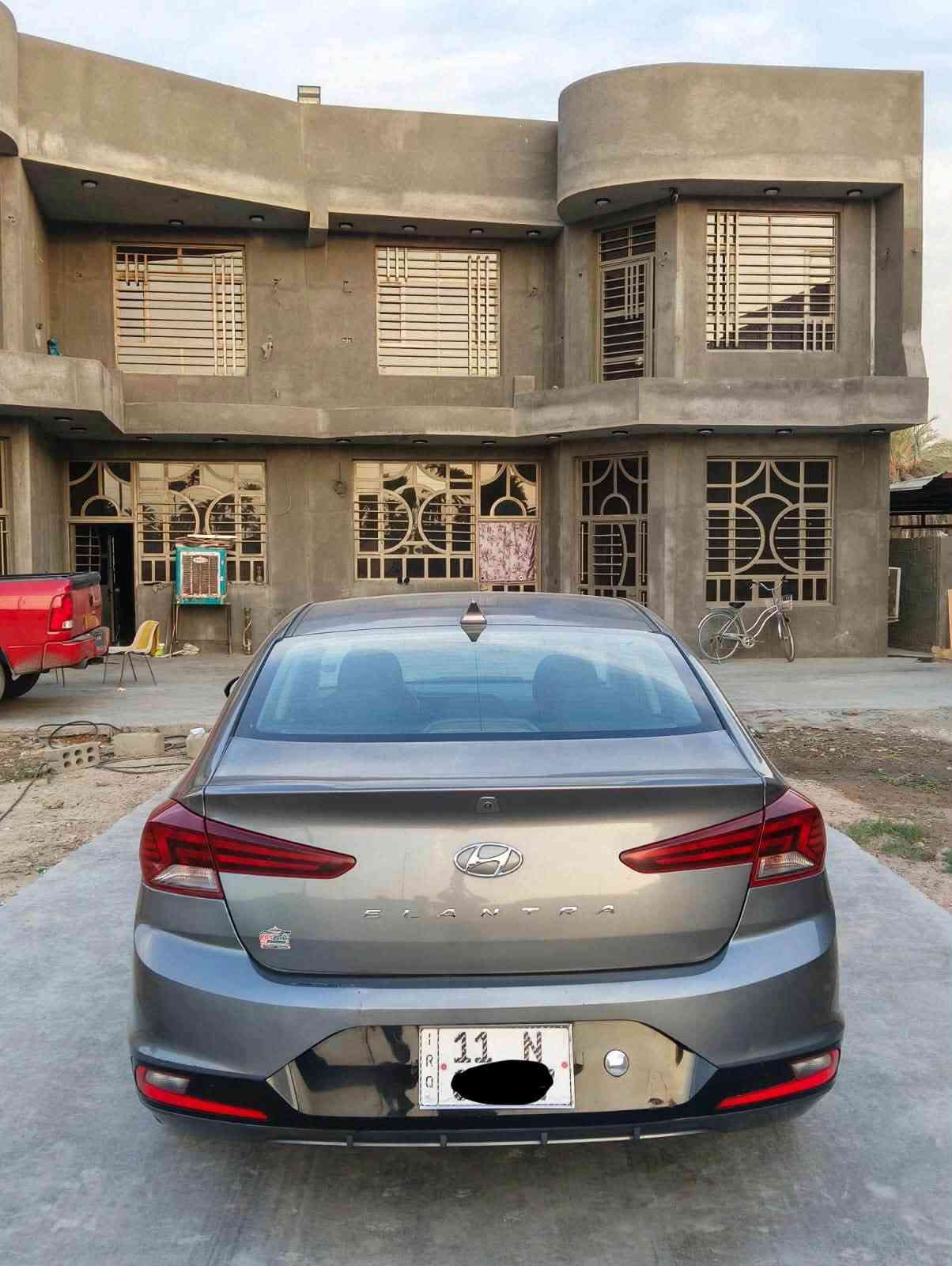 سلام عليكم لبيع النترا 2020 امريكي رقم بغداد تحويل مباشر سنويه لل 30 (( حادثه من امريكا جاملغ وبنيد فقط )) 
محرك 2000 دوش كير At المرغوب محرك كير حداديه تبريد كله جيد جدا شاشه كامره تحكم استيرن جهتين شاشه اعطال رادار جانبي ورادار امامي خلفي ثلاث وضعيات سياقه ايكو ونورمال وسبورت منظومة زنون سياره جاهزه ما ناقصه شي وجاهزه من جميع النواحي
السعر 115 وبيها مجال حك الجيه 
لللاستفسار ***********
