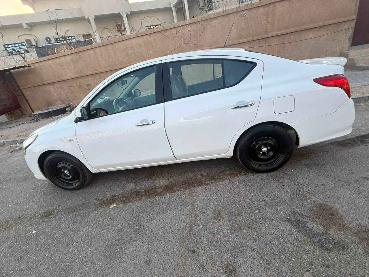 �🚗 للبيع نيسان صني 2021 هندي – بليته زركة 🚗🔥
سيارة مرتبة ونظيفة، شكلها حلو ومناسبة للاستخدام اليومي والشغل.

✅ موديل 2021
✅ هندي
✅ بليته زركة
✅ لون أبيض
✅ بيها باردات
✅ دوسة بالخلفية مال الباب مصبوغة
✅ رقم أربيل
✅ السيارة جاهزة للاستخدام

💰 السعر: 95 ورقة قابل للتفاوض بالمعقول

📸 الصور حديثة والسيارة نفس اللي بالصور
👀 المعاينة تحكم
�العنوان البصره _ المطيحة
للتواصل :***********
