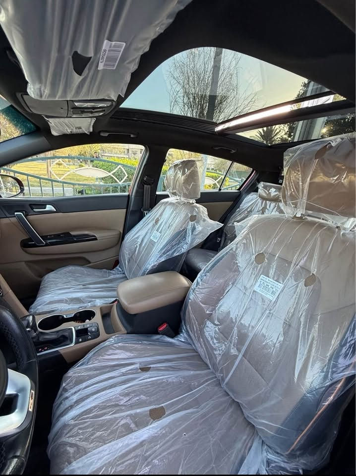 للبيع 
سبورتج جي تي لاين 2020 خليجي الدولية 
السيارة فول مواصفات معروفه الجيتي لاين السيارة حلوه وخير من الله 
صبغ دعاميه اماميه فقط 
مواصفات :
بانوراما - صندوق كهرباء - تشغيل عن بعد - كراسي كهرباء - كراسي جلد - شفتات ستيرن - شاشة كبيرة - ابل كار بلي - حساس امامي خلفي - محرك 2000 دوش المرغوب - هاند بربك كهربائي - قطعتين تبريد - ماشيه 96 الف  
بغداد الدورة 
للاستفسار ***********
مكلف بالنشر والرقم بي واتساب

