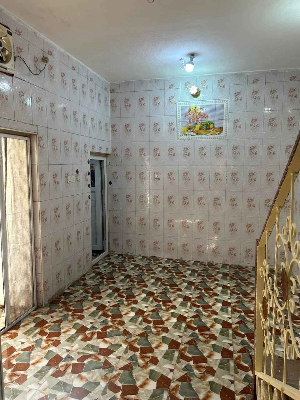 منزل للبيع في حي ميسان قطاع 23
البيت طابقين الطابق الأرضي صاله ومطبخ وستقبال وصحيات داخليه وصحيات خارجيه الطابق الثاني صالة وغرفه كبيرة
مقابل مشتل ميسان مجاور مدرسةالتراث الاهلية خلف جملة ابو أمير  يبعد ع شارع الكيات 50متر
مساحة المنزل 50متر  طابقين واجة المنزل 5ونزال 10
سعر البيت. 82مليون غير متواجد ع فيس ***********وتساب او تصال
