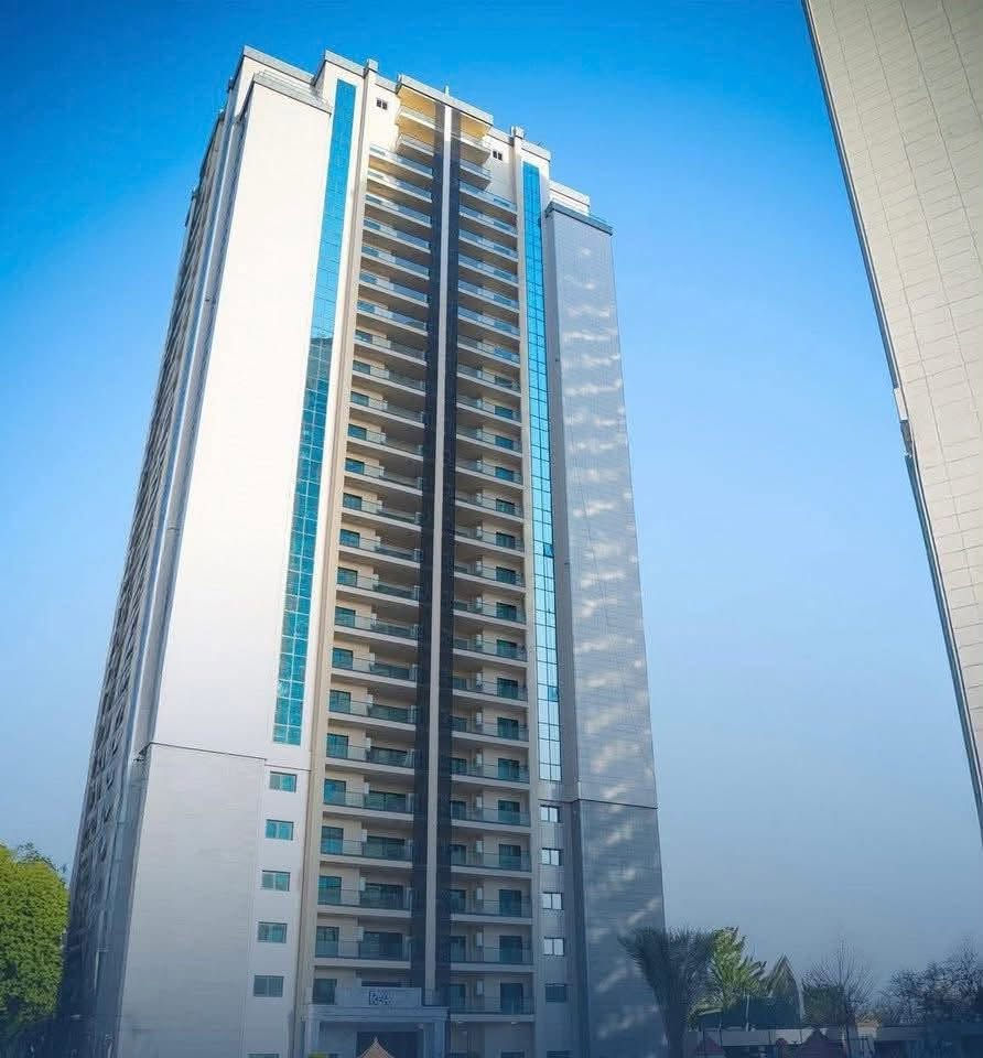 عرض بيع مميز

🏠 شقة للبيع داخل مشروع رويال سيتي

📍 البناية: 10 حصراً
🏢 الطابق: 28
📐 المساحة: 215 م²
🌆 إطلالة ممتازة جداً
🔑 استلام قريب جداً

✨ شقة مميزة بموقع وطابق وإطلالة رائعة، مناسبة للسكن والاستثمار.

📞 للمهتمين الجادين، التواصل على الخاص لمعرفة السعر والتفاصيل.
***********
