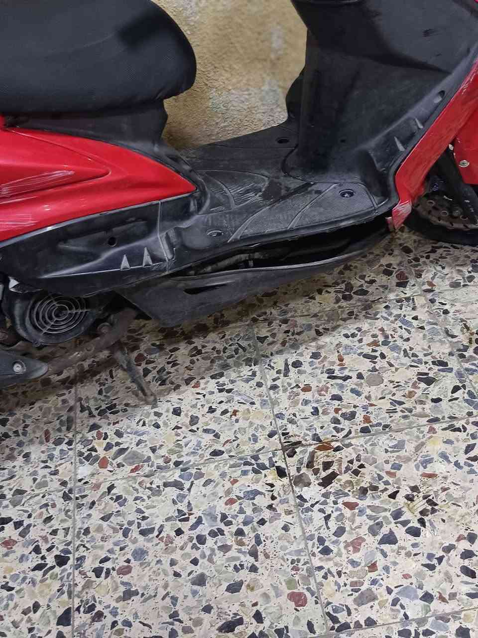 سلام عليكم
دراجه سكنس كابرتر مكينه بلادي بشرط ملاح 
دراجه كلشي حلوه نضيفه كهربايات كله شغاله زنون دبل اشاره كلشي شغال بيه قفل ستيرن قفل جنطه قفل جوزه تايرات جديده دبلاد جديده اوراق موجوده عارضه 550بيه مجال قليل بغداد شعب ***********
