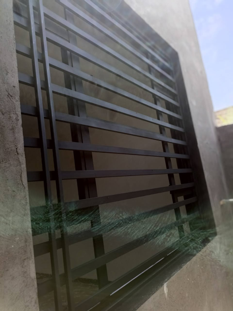 صبغ وتنضيف بيبان وشبابيك ومحجر درج وكافهة انواع الحديد  باسعار حلوه ومناسبة الاتصال عل رقم *********** ***********  او مراسلتي خاص وتدللون
