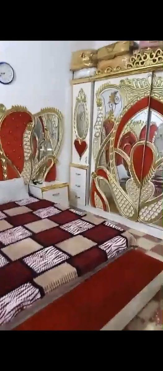 غرفة نوم • للبيع • العمارة