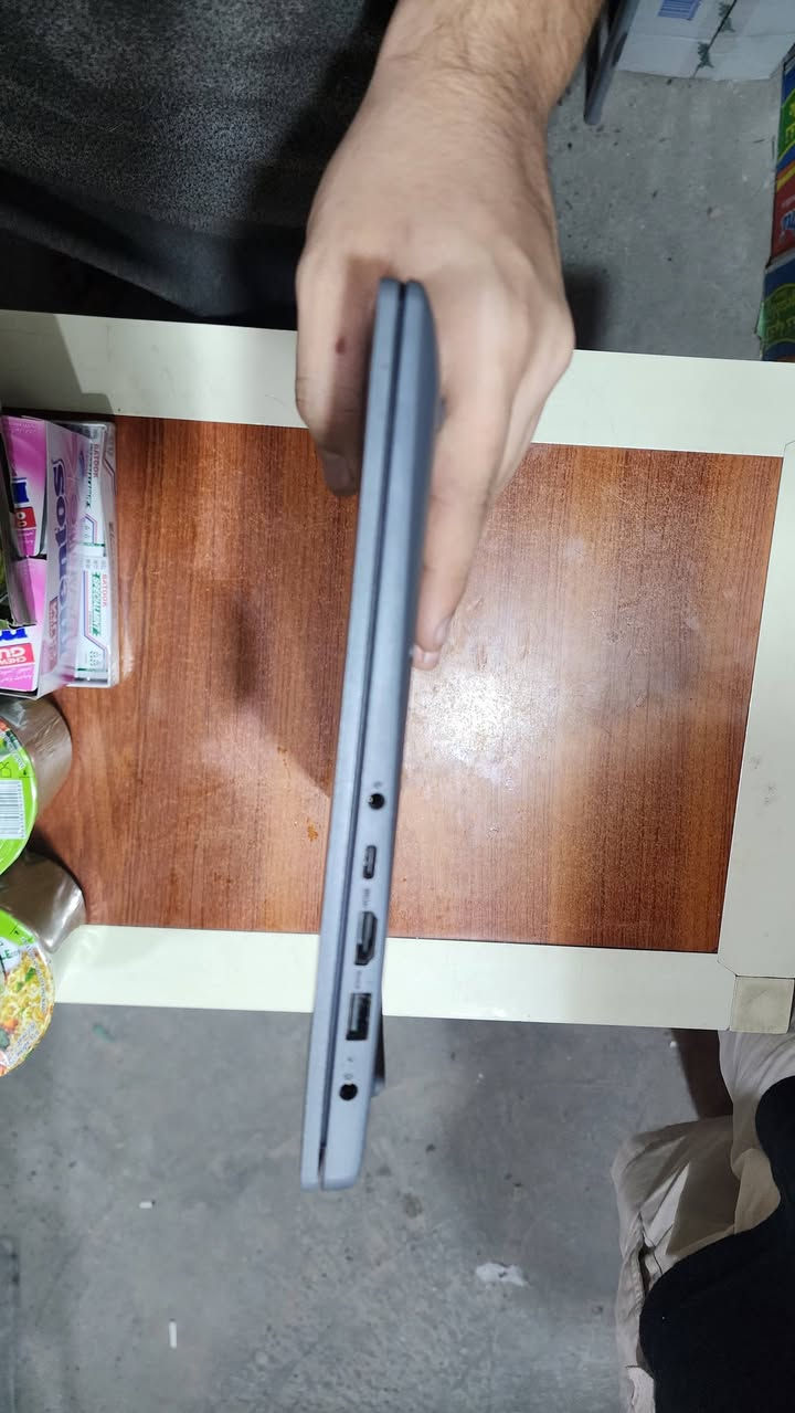 سلام عليكم لابتوب لينوفو
جهاز ما مفتوح 
جيل 13 
كامل تفاصيله موجوده بل صوره 
بي كسر بل شاصي واضح بل صورة 

السعر 420ألف وبي مجال للشراي 
*********** واتساب

