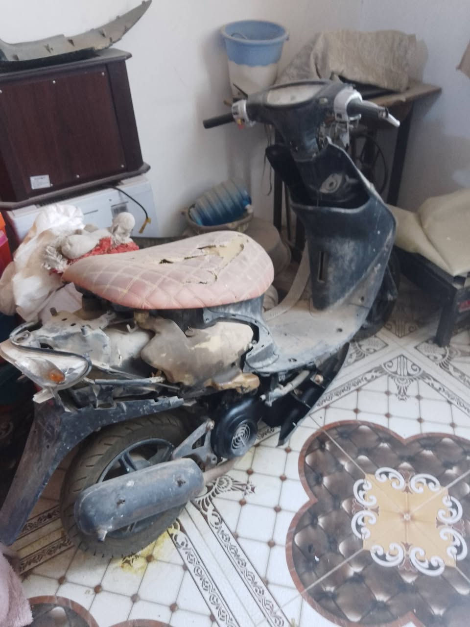 سلام عليكم دراجه للبيع عصفوري دراجه متروكه ستوه جفتهه وتركتهه اوراق كفرات اسود كامله دراجه شغاله اليريده بخدمته مكاني العماره حي الزهراء ***********
