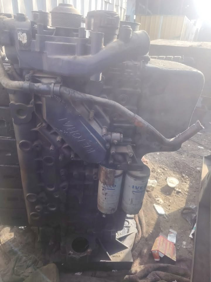 للبيع محركات اشتاير  24 عدد اثنين بيهن بخار
واحد منهم بي نقص غراض واحد كامل 

السعر اثنينهم 10 ورقات 

مكانهم الدوره ابو دشير 

الاتصال ***********
