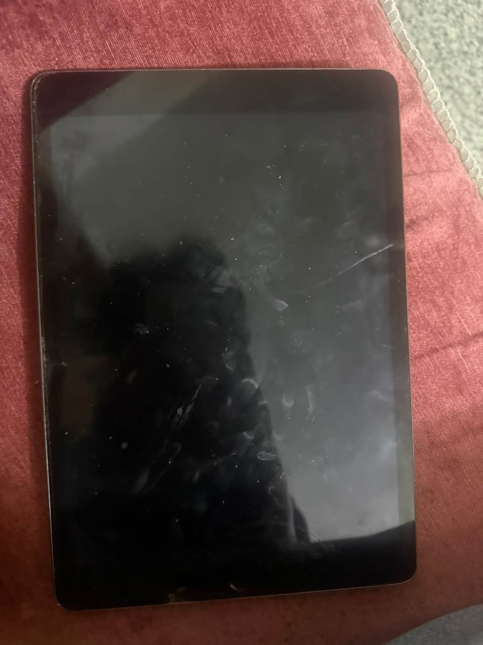 ايباد 9 ذاكره256  بي كسر بسيط  ماماثر عل شاشه بصمه غيره كلشي شغال ويا كارتونه  مامبدل بي شي لجهاز سعر175 وبي مجال بسيط  تواصل واتساب ***********
ملاحظه اي تعليق ماله داعي احذفه

