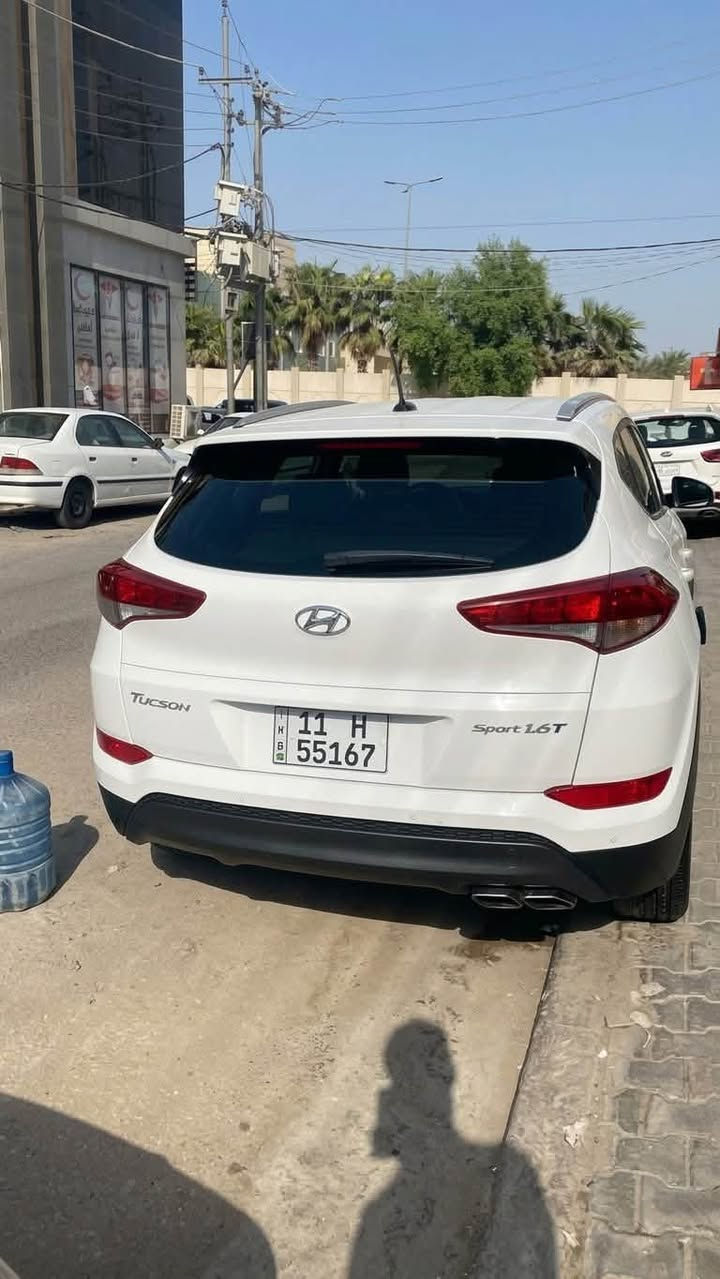 للبيع توكسان 
امريكي 17
محرك 1.6 تيربو 
فول مواصفات بصمة عدا فتحة 
بيها شبر بالبنيد فقط والباقي كفاله 
رقم بغداد انكليزي باسمي
السعر 135 وبيها مجال 
للاتصال ‭***********‬
