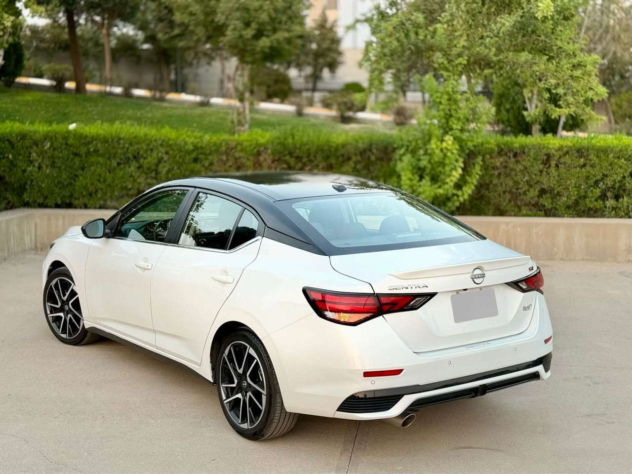 🚘 للبيع | نيسان سنترا SR 2024

Nissan Sentra SR 2024
📍 الموقع: أربيل
🔹 اللون: أبيض صدفي
🔹 الممشى: 6000 ميل فقط 
🔹 المحرك: 2.0 لتر / 2000 CC

⭐ المواصفات:

✔️ أضواء زينون
✔️ سقف أسود
✔️ بصمة أبواب + تشغيل بصمة
✔️ تشغيل عن بُعد
✔️ شاشة كبيرة مع Apple CarPlay
✔️ كاميرات + حساسات + رادارات
✔️ أوضاع قيادة ECO / NORMAL / SPORT
✔️ والعديد من الإضافات الأخرى

🔧 حالة السيارة:

✅ جاملغ أمامي صبغ وباب خلفي يمين كلير 
✅ بدون أيرباك — جميع الأيرباكات أصلية ولم تفتح

🔑 رقم الشاصي:

3N1AB8DV2RY331705

💰 السعر:
15,800$
💬 قابل للتفاوض بعد المعاينة

🔢 الترقيم:
السيارة بدون رقم
يمكن ترقيمها في أربيل / دهوك / السليمانية
💵 كلفة الرقم 1,100$ على المشتري

📍 الموقع: أربيل

📞 ***********
واتساب / اتصال / فايبر أربيل, العراق
