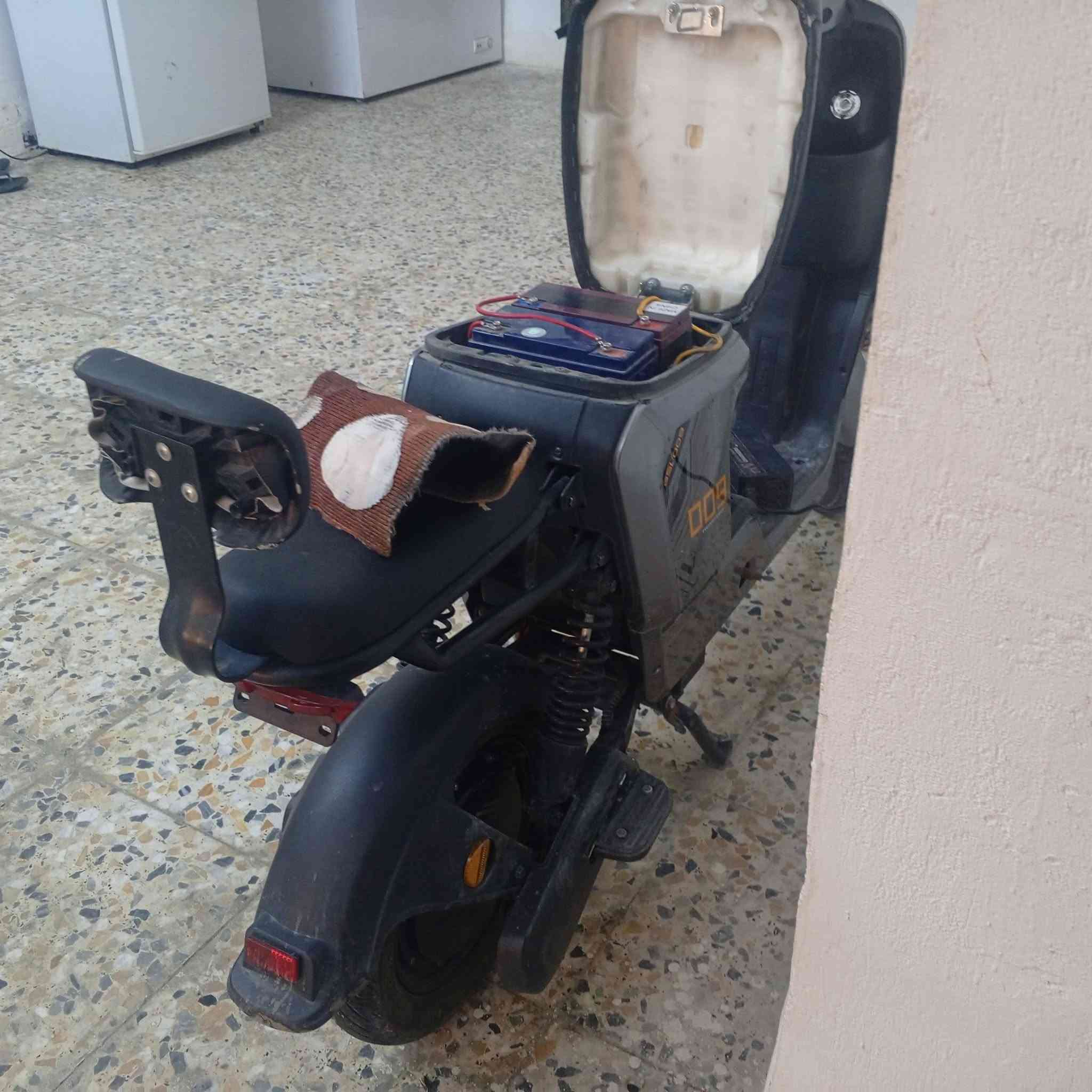 سلام عليكم عندي هذا البايسكل شحن r9 الحديث باب الاول أخذته 500 أريده 450 جديد يلمع غراضه كلها ويا مكاني كربلاء مستشفى العباس الاهلي ***********

