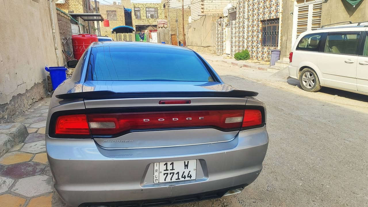 السلام عليكم چارچر 2014 رقم بغداد انكليزي بسمي السيارم بيها قليل ونه بل كسن السعر 130

وبيها مجال قليل الرقم ***********
