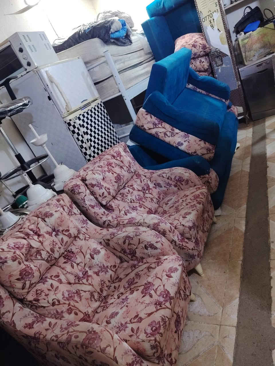 اغراض مستعمله للبيع/حي سومر قرب جامع قباء محلات ابو عبد مجاور قاعة مثنى الطائي /***********/مستعدون لشراء الاغراض م̷ـــِْن البيوت
