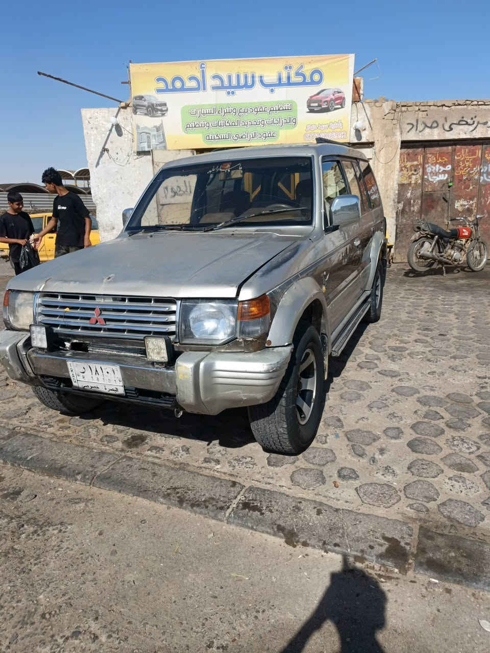 سياره باجيرو للبيع موديل ٩٤ سنويه ل٢٨ محور في في تي ٣٠٠٠مكينه خير من الله التصال عله الرقم ***********
