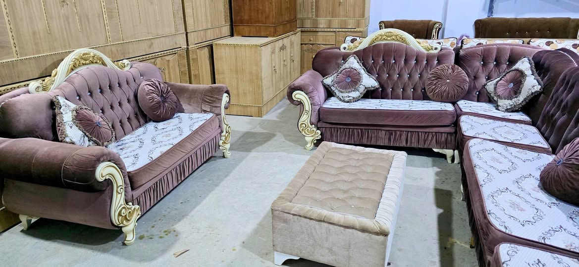 اثث بيتك بأنسب الاسعار سعار الشمال 🌹 
وصول وجبة من الدواوين والتخومه السعر داخل الصور 
صلاح الدين ناحية العلم قرية الربيضة خلف مدرسه سومر للبنين 
***********
يوجد خدمة توصيل داخل المحافظة فقط 🚛

نص مكتوب في الصور:
- 390 وبي مجال
- 225
- 190 وبي مجال