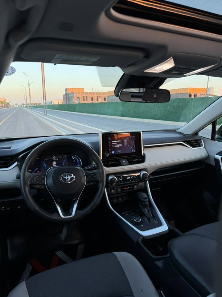 2024 TOYOTA .RAV4.  XLE 🇯🇵

                السيارة فول موصفات 1/1

حجم المحرك 4 سلندر (2.5L) هايبرد 🔋 
مواصفات XLE :
فتحة السقف ( سيلايت ) 
بصمة تشغيل 
صندوق كهربائي 
رادار أمامي
تحديد مسار
تدفئة كشنات 
كراسي تحكم كهرباء
تدفئة استيرن 
رادار جانبي (نقاط عمياء)
رادار خلفي
اوتو ستارت (Auto start)
اوتو ستوب(Auto Stop)
هاند بريك بصمة
اوتو هولد(Auto Hold)
تحكم وضعيات القيادة ECO,NORMAL,SPORT
مانع انزلاق+ABS
حساسات خلفية+كاميرا
تحكمات استيرن
اشاير بالمري 
لايتات زينون و عدسه 
بلاكتور زينون 
تبريد قطعتين 
وبقية مواصفات XLE المعروفة
السيارة ماشيه :  (22 ميل الف)
الضرر فقط بنيد و جاملغ امامي 
عليها نانو  ضمان 3 سنوات
  وارد امريكي  دخول جديد 

مرقم اربيل  تحويل مباشر 
 
مكان السيارة / بغداد البدور و اليرموك
***********
