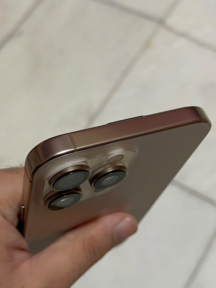 ١٦ برو ماكس مكفول وتر شرق اوسط AEA ذاكرة ٢٥٦ بطارية ٨٩ جهاز جديد شرط شاشه شاصي اذا تلكه بيهن خدش واحد تاخذه بلاش  السعر مليون ٢٢٥ مكاني حله شارع ٦٠ / ***********
