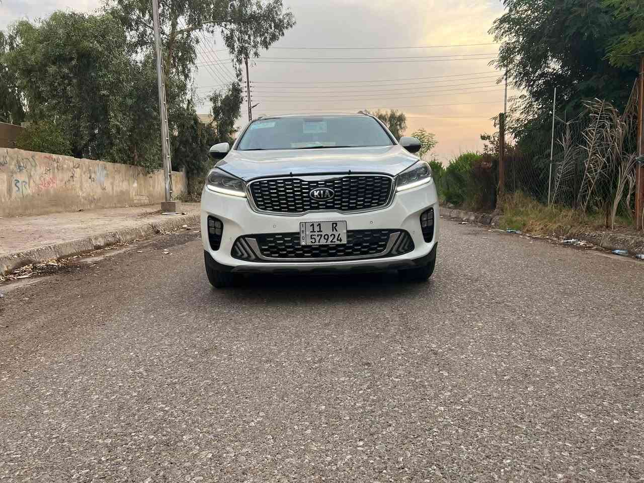 كيا سورنتو خليجي
رقم بغداد مشروع وطني
موديل ٢٠١٩ شكل ال٢٠ 
دبل شباك شكل الجديد 
لون ابيض 
٦ سلندر ٧ راكب 
فوووووول مواصفات بدون فتحة 
بصمتين: تشغيل وتقفيل 
بردات خلفية اصلية 
الباب الخلفي كهربا
نظام ايكو ادرايف 
كشنات جلد 
كشنات ٢ كهرباء
شاشة كبيرة اندرويد 
جي : بي: اس : خرائط طرق 
كامرة دوارة اصلية 
حساس امامي وخلفي 
مري شفط مع القفل 
تحكم استيرن فول 
حاكية : ابلوتوث: اوكس 
كيجات السرعة زئبقية 
شاشة الدشبول الكترونية 
نظام ايكو درايف 
نظام سبورت ورياضي وعادي 
تبريد ابيانو لمس 
تبريد ٣ قطع ثلج 
مانع انزلاق وانحدار 
اضواء ترحيب بليدات 
علامة سورنتو بلدوسة 
لد امامي وخلفي 
لايت زنون اصلي 
اشاير بلمري 
يدات نيكل اصلي 
ويل اكروم ١٩
تخم تاير جديد لك 
ماشية ٧٠ الف اصلي 
لايت اسود ٥ عدسات 
كير ومكينة وصدر وحدادية وتبريد كفالة عامة 
بدون ضربة وتبديل واسخوط وبارد ورصعات وصبغ عدى بارد بسيط 
سيارة جديدة ومال بيت مابية اي نقص 
كتلوكات الشركة موجودات// البصمة الثانية ممستخدمة// 
الرقم الدولي الجديد / هزة جديدة / سنوية جديدة بسمي 
السعر ٢١٧$ 
***********
