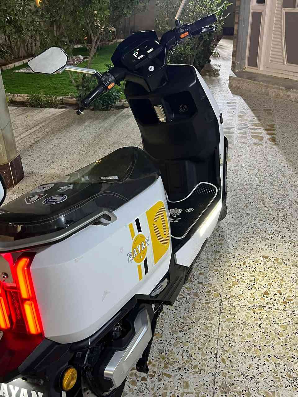 سلام عليكم 🫡 
دراجه شحن نوع ريان وحش الكون 
فول مواصفات بطاريات 🔋 فول 
دراجه مفوله الأخير من بصمات عدد 2 
زنون عالي ناصي ربط برنامج نظافه 100/100 
السعر 950 وبي مجال بسيط 
كلها بلاديه شرط 
عنوان فلوجه موجود توصيل جميع المحافظات 
الرقم ***********موجود تصال وتساب غير متوفر
