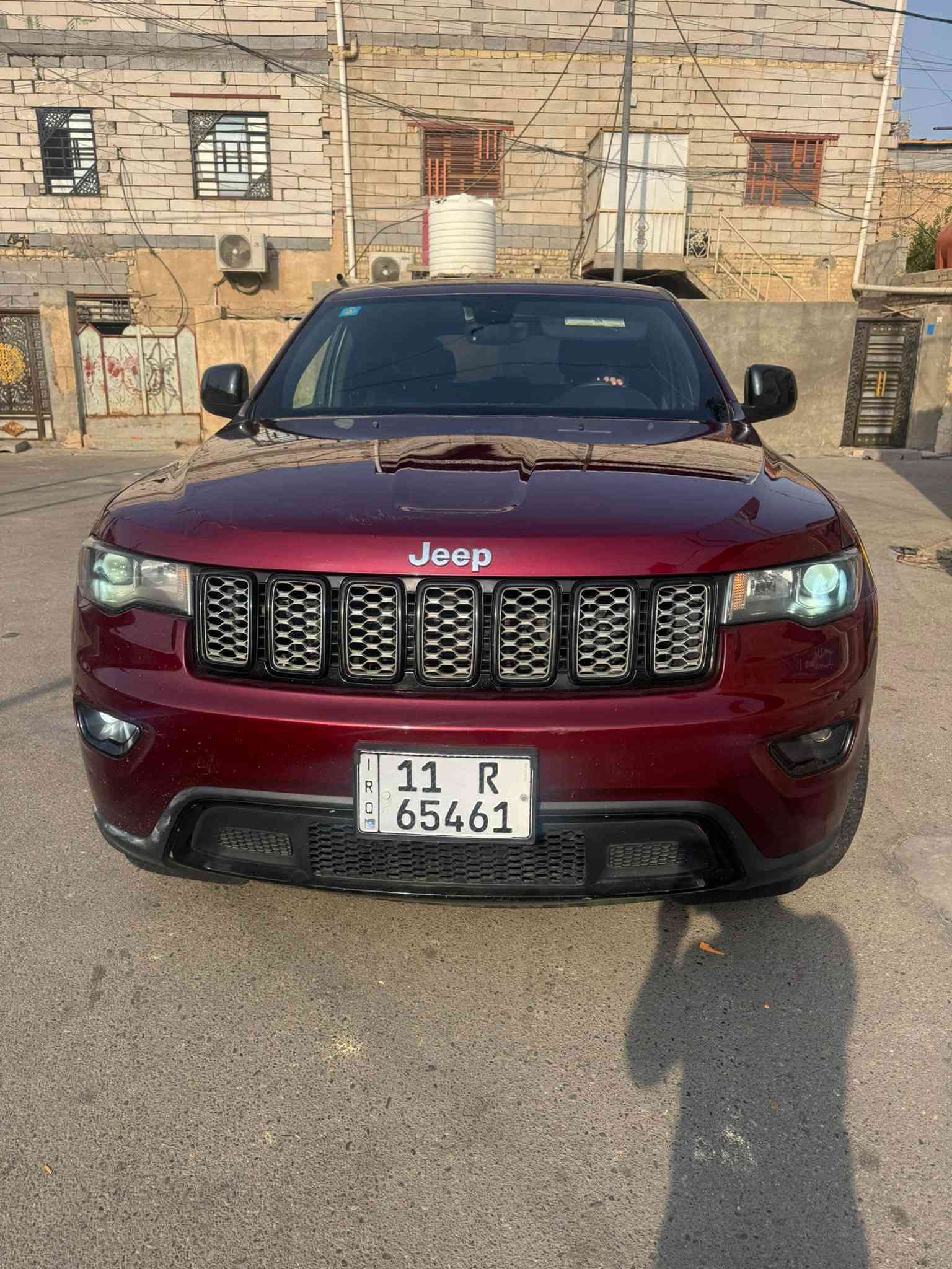 🚙 للبيع جيب بلاك توب 2018
✅ حادث خلفي سابق كما موضح بالصور�✅ مبدل بنيد وجاملغ أمامي بقطع أصلية�✅ السيارة بحالة جيدة والفحص خير دليل�✅ جميع التفاصيل موضحة بالصور
💰  السعر: 180 ورقة وبيها مجال
📍 الموقع: البصرة
📞 للتواصل: ***********
ملاحظة: السيارة فيها حادث سابق من الخلف وتم إصلاحها

نص مكتوب في الصور:
- 6:49 en.bidfax.info Jeep Grand Cherokee Laredo 2018 Burgundy 3.6L 6 vin: 1C4RJEAG9JC300441 Bidfax.info Final bid: $19400 Auction: Copart SOLD Lot number: 36997558 Date of sale: 04.12.2018 Year: 2018 VIN: 1C4RJEAG9JC300441 Condition: Runs And Drives 3