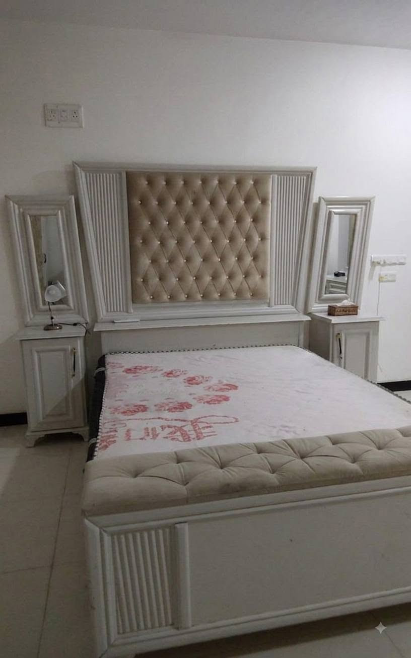 غرفة اخشاب تفصال للبيع استعمال قليل الصور كدامكم
***********
