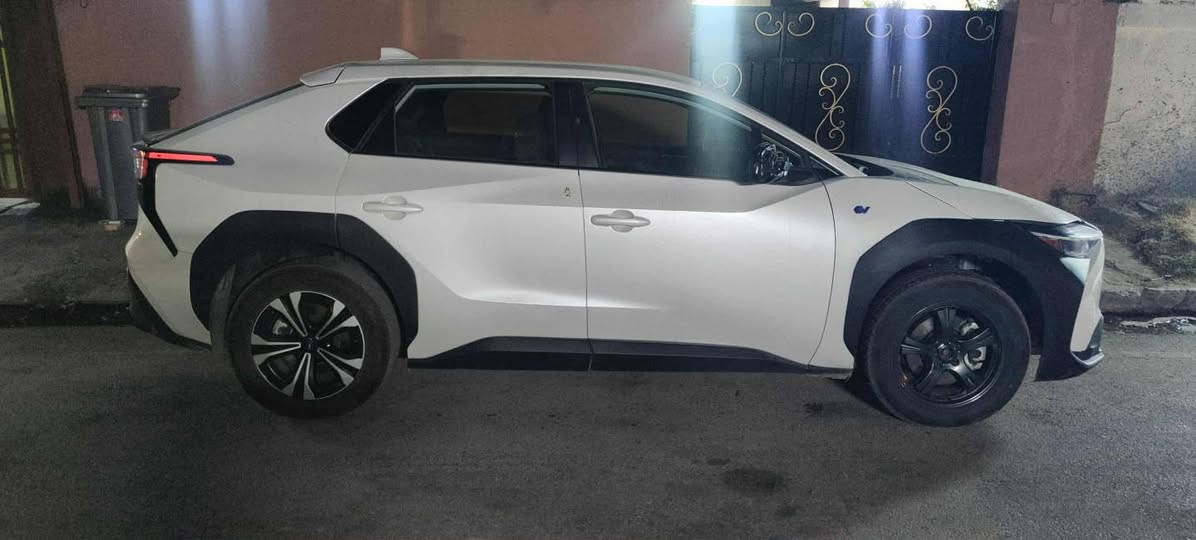 سلام عليكم
سوبارو سولتيرا ٢٠٢٣ كهرباء بالكامل
شبيها التيوتا BZ4X يعني غراضها تيوتا عام
بطارية ٧١ كيلو واط
تمشي بالشحنة ٥٠٠
دبل ماطور فور ويل
حادث جاملغ ايمن
بدون ايرباك
ماشية ٥٨ الف
سيارة جديدة جدا
مواصفات تبريد مائي
تدفئة كشنات
عداد شاشة دجتل
دخول ذكي
حساسات دعامية امامي وخلفي
نظام نقاط عمياء
رادارات محيطية
لايتات ذكية ٤ عدسات
جام اوتو اربعتهن
نظام صوتي جميل جدا
٤ منافذ شحن نوع تايب سي
السيارة ياباني اصلي مواصفات امريكية
سيارة جاهزة ومابيها نقص عدا بطانة جاملغ الحادث
معروفة شركة سوبارو بخط انتاج تيوتا فئة السبورت
مكان السيارة بغداد حي البتول
السعر ١٧٢
***********
اتصال او واتساب
