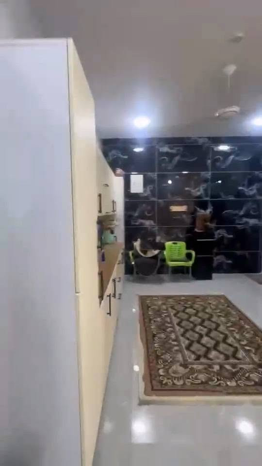 السلام عليكم
دار للبيع طابو صرف مساحتها 200 متر الواجهه10 متر والنزال 20 متر تقع في ابو دشير شارع الضغط وبالضبط قرب أسواق جدو اللي بنهاية شارع الضغط بناء حديث 2025

تحتوى الدار على مدخلين استقبال ومطبخ وحولي كبير وصحيات وغرفتين نوم ومناور

وفي الطابق الثاني 4 اربع غرف نوم مع صحيات وصاله كبيره

البيبان كلها قاصه والارضيه كلها مرمر وكرانيت ومثل ماموضح بالصور

تريد تشوفه فيديو راسلنا خاص او واتساب 

الدار مطلوبه حوالي 40 مليون قرض اسكان تدفع بالشهر 250 الف يمكن ان يتحملها المشتري او البائع وحسب الاتفاق

للاستفسار عن السعر الخاص مفتوح

للاتصال *********** او ***********

لرؤية منشوراتي اكتب دلالية ابو كرار الشويلي للعقار وراح تشوف كل شي موجود واي شي يعجبك راسلني عليه وتدلل وانا بخدمتك ومستعدين لعرض عقاراتكم لدينا اتصل بنا واتس اب او ماسنجر وبالخدمه

عندك بيت للبيع راسلنا نعرضه الك اتصل بنا واتس اب او ماسنجر وبالخدمه

عندك بيت للإيجار نعرضه الك اتصل بنا واتس اب او ماسنجر وبالخدمه
