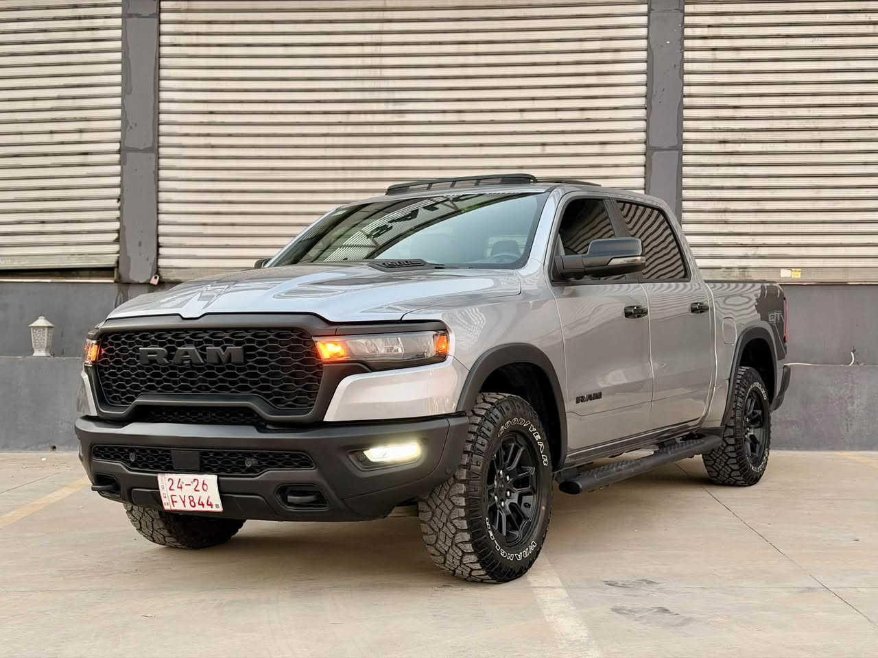 ram rebel gt  2025
شاشه تيسلا 
بنوراما 
كير طرح 
عداد الكتروني 
شاشه لنفر سكن 
كشنات جلد تبريد و تدفئه
تشغيل عن بعد 
صندوق كهرباء 
شاحن وايرليس 
محرك 6 سلندر توين توربو 
ماشي 13 الف 
كاتي مواقت يترقم اربيل سليمانيه دهوك 
بجم كبس سونار بلمنشور مع صور حادث
ايرباك سليم 
مكان سياره كركوك 
سعر 450 
***********
