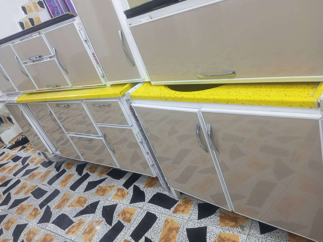يا رزاق للبيع السعر 450 استخدام قليل تسكام ويه السنك يصير ثلاث أمتار كله مرمر الشراي يراسني خاص ادزله الفيديو والعنوان ***********
