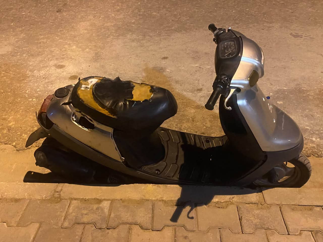 السلام عليكم دراجه بطه على هذا الحال ابيع كوم حديد بيها مشكله بالكهرباء تجي تشيل و تروح مكاني كربلاء حي الرساله السعر 75 الف و بيها مجال للتواصل ***********
