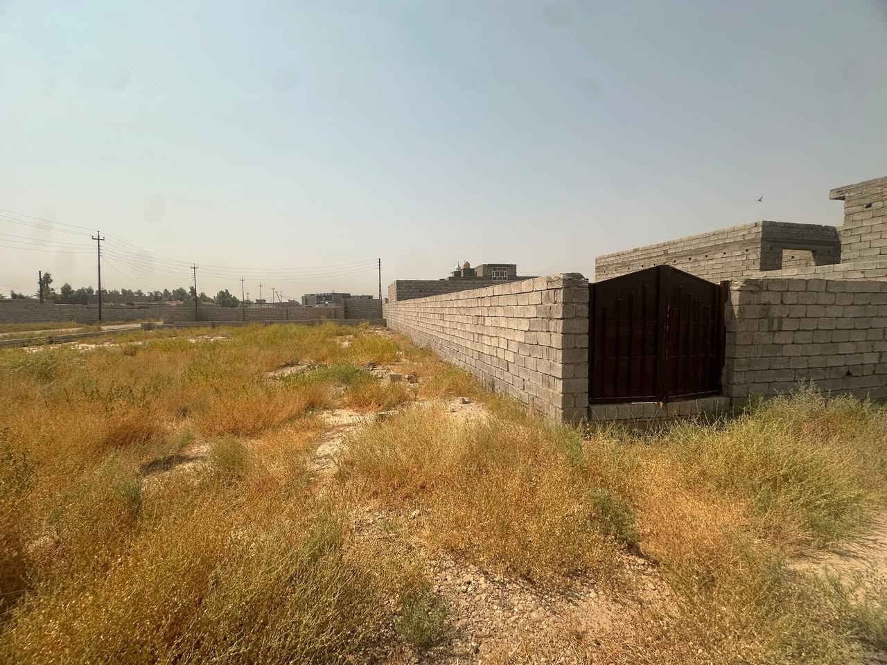 السلام عليكم(قطعه ارض للبيع المساحه 200م خدمات كامله مي ـ كهرباء ـ تبليط ـ الموقع📍بعقوبه طريق ركه حجي سهيل الشراي اتصل ودلل(***********
