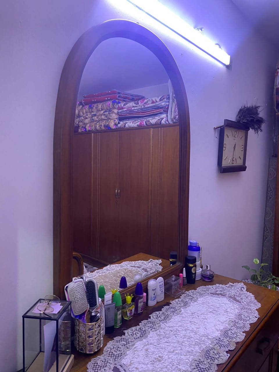 سلام عليكم غرفه صاج اصلي مابيهه اي ضرر نضيفه 100بل100 سعرهه مليون ونص بيهه مجال توصل ***********
